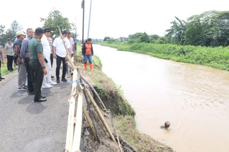 Plt Bupati Sidoarjo Tinjau Langsung Lokasi Tanah Amblas di Prambon