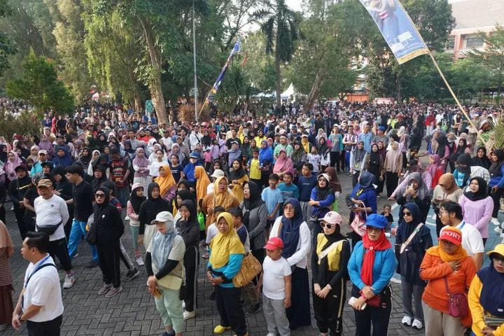 Ribuan Warga Padati Jalan Sehat Dies Natalis ke-24 UTM, Bukti Kampus Berdampak Internasional