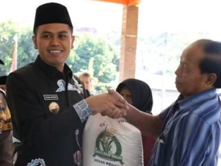 Wujud Perhatian Pemerintah, Wali Kota Blitar Salurkan Beras kepada 8.026 Penerima