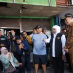 Gubernur Jatim dan Bupati Sidoarjo Tinjau Distribusi Beras SPHP di Pasar Larangan