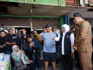 Gubernur Jatim dan Bupati Sidoarjo Tinjau Distribusi Beras SPHP di Pasar Larangan