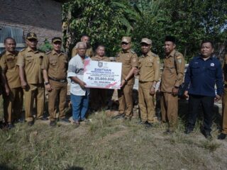 Wakil Bupati Asahan Salurkan Bantuan Dari Kementsos Kepada Warga Terdampak Bencana Alam