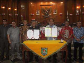 Bupati Asahan Bersama DPRD Asahan Tandatangani Nota Kesepakatan APBD 2025