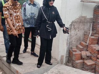 Pengerjaan Jalan Beton Gedangan-Betro Hampir Rampung, Wabup Sidoarjo Lakukan Sidak