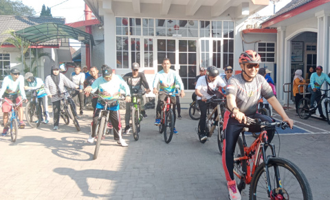 Sambut HUT RI ke-80, PUDAM Bangkalan Gelar Gowes Kemerdekaan Bersama Karyawan