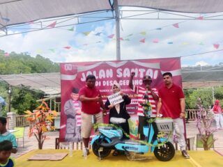 Warga Desa Gebang Jalan Santai Semarakkan HUT RI ke-80