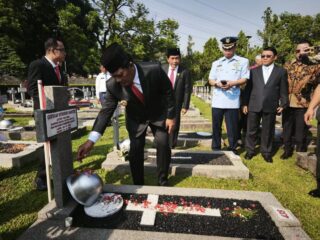 Gubernur dan Wagub Sulut Berziarah ke TMP Kalibata