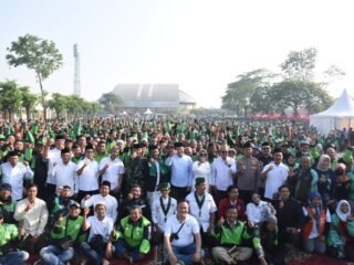 Ribuan Ojol Sidoarjo Gelar Doa Bersama untuk Almarhum Affan Kurniawan