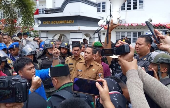 Wali Kota Weny Gaib Sambut Aksi Damai Mahasiswa Kotamobagu
