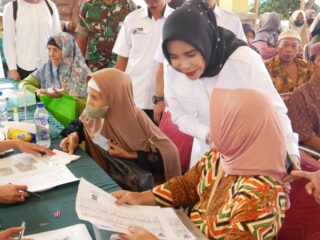 Warga Desa Mergosari Sambut Antusias Layanan Jemput Bola Dispendukcapil Sidoarjo