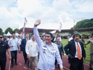 Hadiri Ibadah Agung HUT ke-92 KGPM, Gubernur YSK Disambut Hangat Ribuan Jemaat