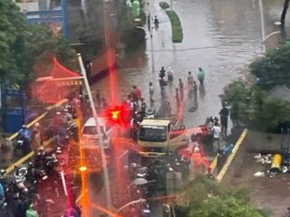 Banjir Rendam Kemang, Lalu Lintas Jakarta Selatan Lumpuh