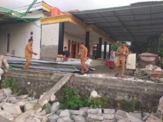 Camat Burneh Tinjau Langsung Rumah Warga Terdampak Angin Kencang di Desa Kapor