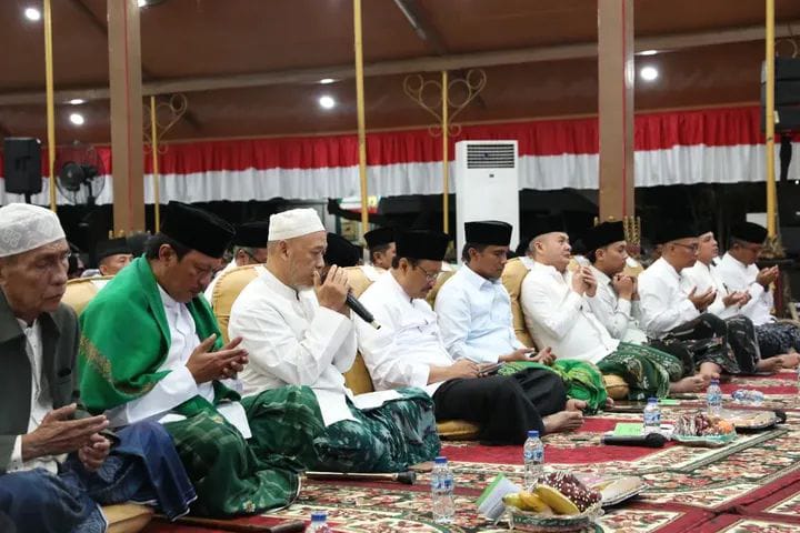 Gus Ipul Pimpin Doa dan Salurkan Bantuan untuk Korban Runtuhnya Mushola Ponpes Al-Khoziny