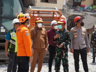 Hari Kedelapan, Tim SAR Terus Evakuasi Korban Runtuhnya Mushola Ponpes Al Khoziny Buduran