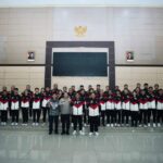 Lepas Kontingen PON Beladiri Kudus Tahun 2025, Gubernur Yulius: Buktikan Sulut Mampu Bersaing