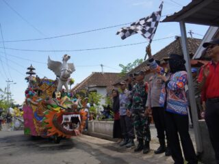 Meriah! Pawai Budaya Desa Semambung Warnai Ruwat Desa dengan Kostum Unik dan Kreatif