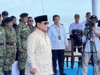 Prabowo Saksikan Kegagahan Armada Laut dalam Sailing Pass TNI AL 2025