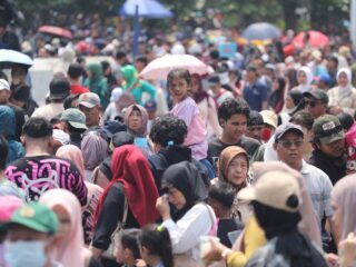 Ribuan Warga Padati Monas, Meriahkan Peringatan HUT TNI ke-80