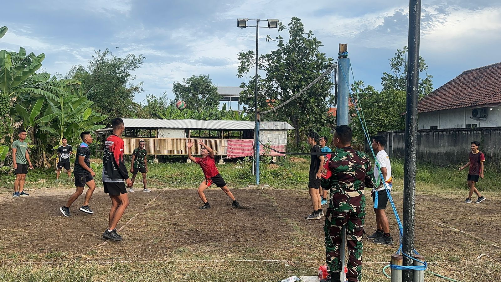 Satgas TMMD ke-126 Kodim 0816 Sidoarjo Gelar Olahraga Bersama Pemuda Karang Taruna