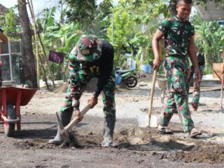 TMMD ke-126 Bangun Lapangan Voli di Pesantren Torriqussalam Sidoarjo