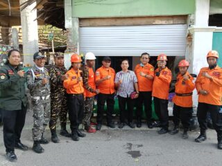 Tim AMC Beri Layanan Medis untuk Tim Evakuasi dan Keluarga Korban