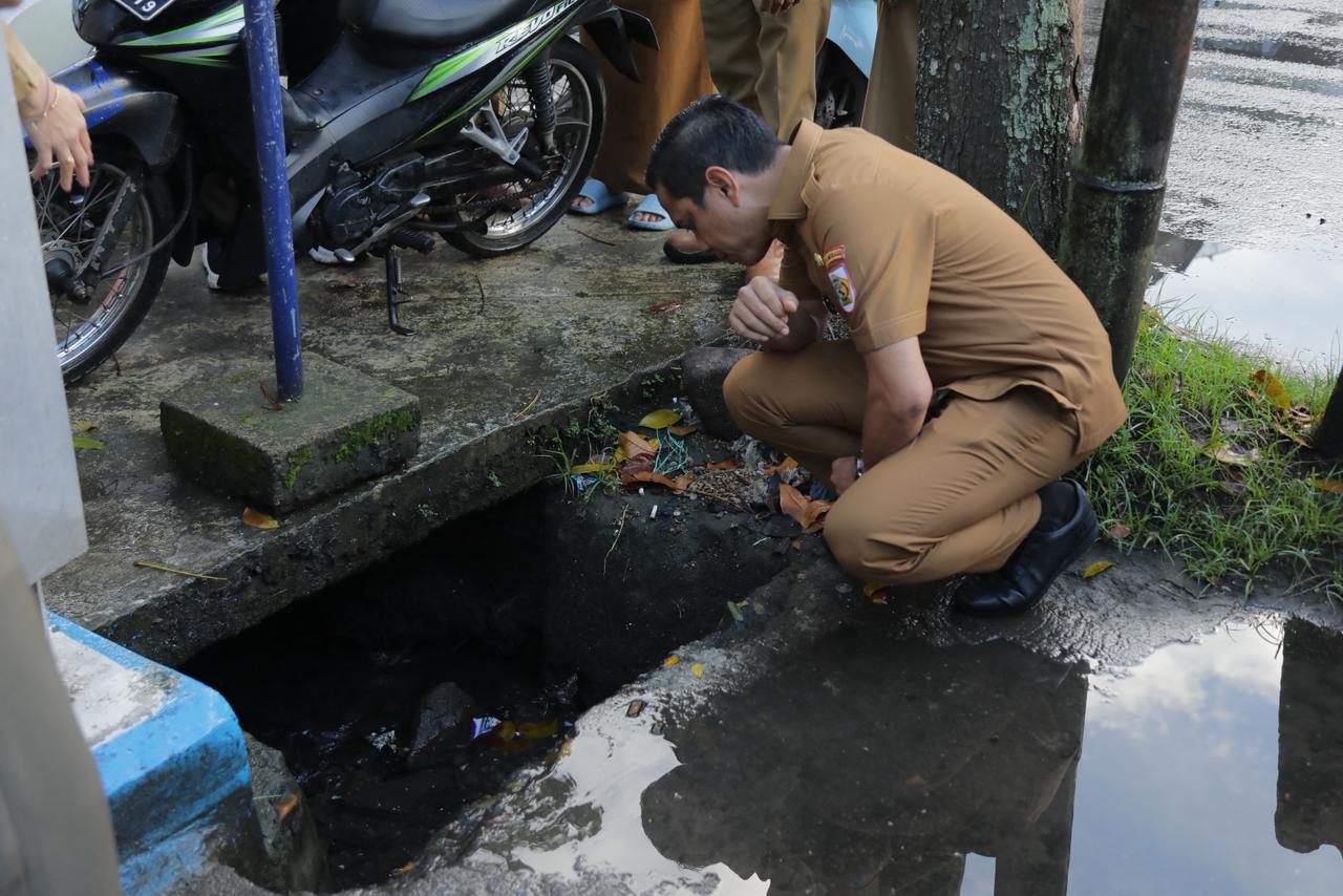 Wali Kota Kotamobagu Tinjau Drainase Jalan Kartini, Tindak Lanjuti Keluhan Warga
