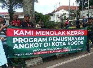 Ribuan Sopir Angkot Kepung Balai Kota Bogor, Tuntut Kebijakan Usia Kendaraan Dicabut