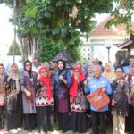 Wujudkan Lansia Produktif, Wakil Bupati Sidoarjo Gelar Pelatihan Sulam Pita