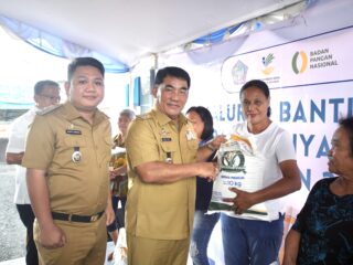 Bantuan Pangan Mulai Didistribusikan, Gubernur Yulius Pastikan Tuntas Sebelum Natal