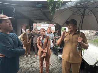 Bupati Sidoarjo Tinjau Dua Titik Banjir di Waru, Pastikan Penanganan Cepat dan Efektif