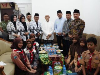 Bupati Subandi Serahkan Donasi dari Para ASN ke Pesantren Al-Khoziny
