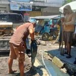 Dinas PUPR Kotamobagu Bersihkan Drainase di Jalan Kartini