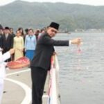 Peringati Hari Pahlawan, Pemkot Bitung Gelar Upacara dan Tabur Bunga di Laut