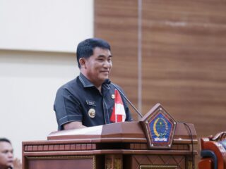 Rapat Paripurna DPRD, Gubernur Yulius Sampaikan Tiga Ranperda Prioritas 