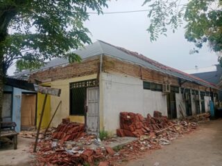 Renovasi Kantor Kecamatan Burneh Tanpa Papan Proyek