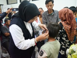 Wabup Sidoarjo Serahkan Alat Bantu Dengar kepada 27 Penerima Manfaat Tuna Rungu