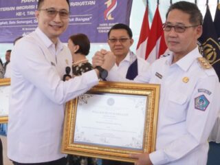 Wali Kota Bitung Terima Penghargaan Nasional Penanganan Person of the Filipino Descents