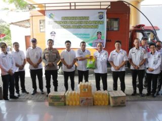 Wali Kota Wenny Gaib Serahkan Bantuan untuk Korban Banjir di Kabupaten Bolmong