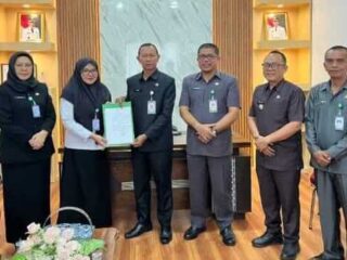 Wali Kota Wenny Gaib Tunjuk Indah Sebagai Plt Lurah Mongkonai