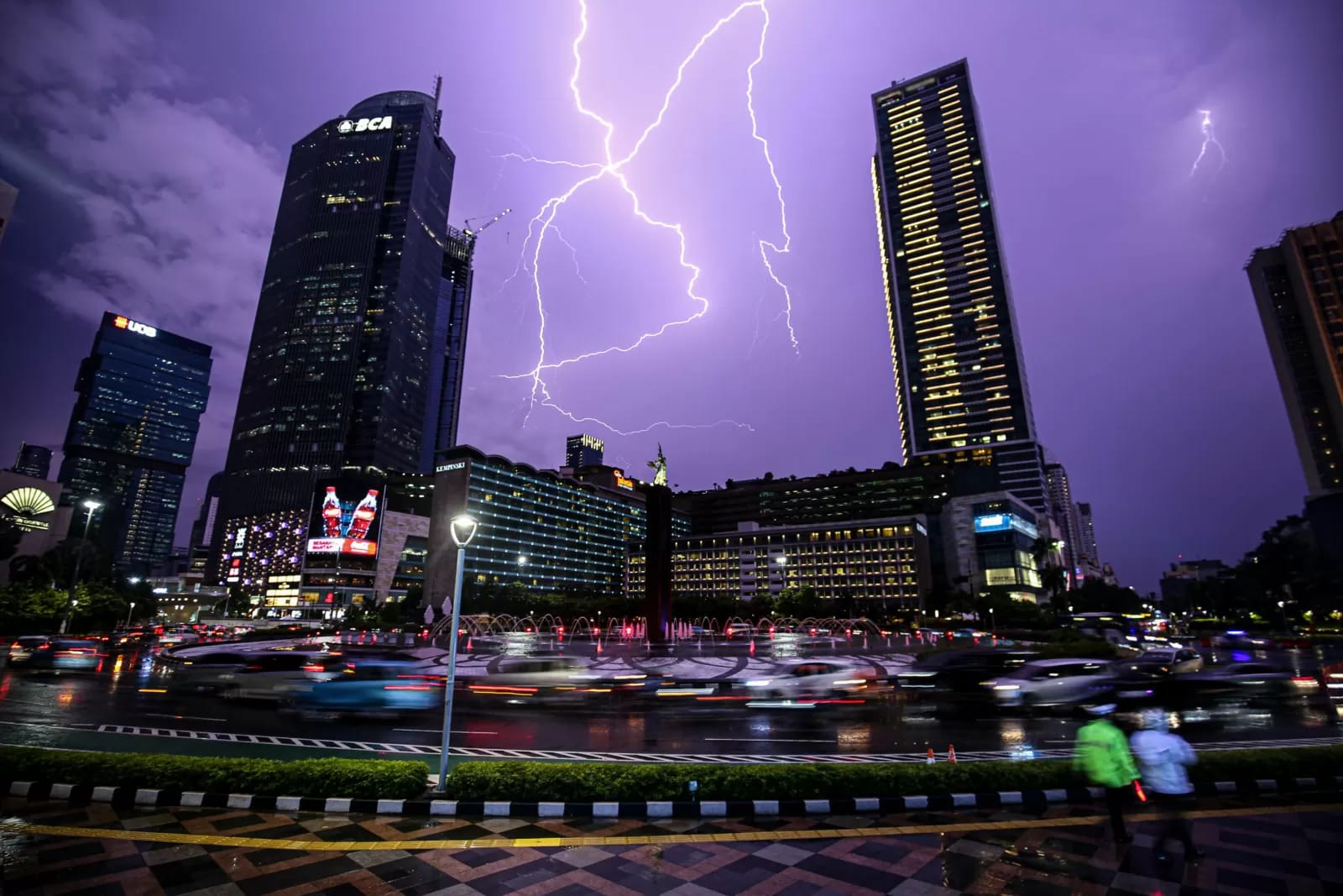 BMKG Peringatkan Cuaca Ekstrem Jabodetabek Awal Desember 2025, Warga Diminta Siaga