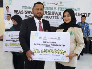 Bupati Gresik Salurkan Beasiswa Baznas untuk Mahasiswa Kurang Mampu Tahun 2025