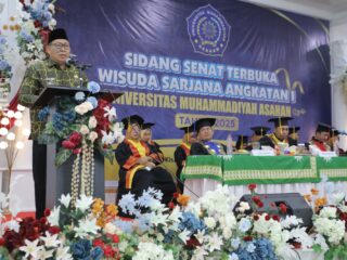 Sekdakab Asahan Hadiri Wisuda Perdana Sarjana UMMAS Tahun 2025