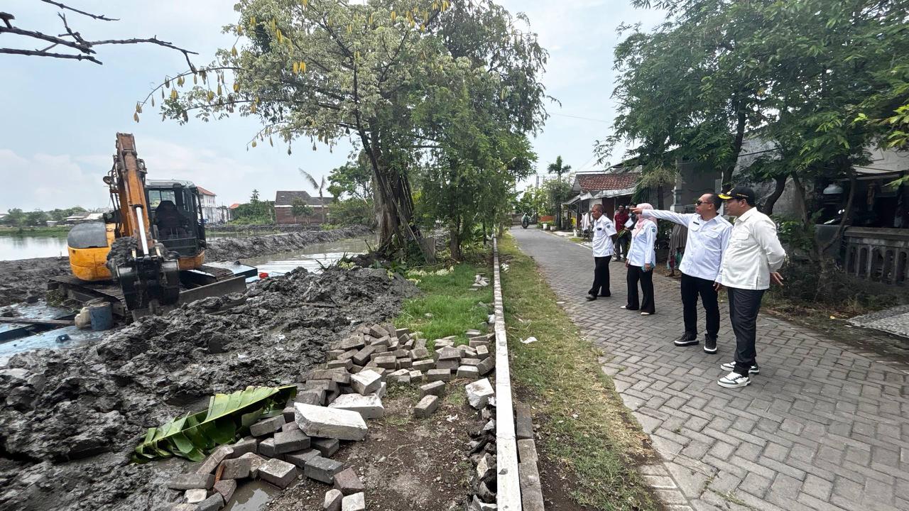 Pemkab Sidoarjo Kerahkan Alat Berat Normalisasi Sungai Antisipasi Banjir Musim Hujan
