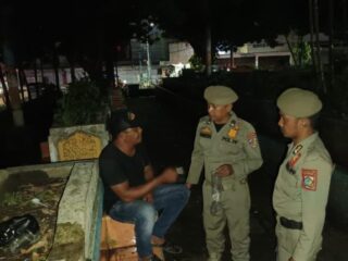 Satpol-PP Kotamobagu Perketat Pengawasan di Taman Kota, Satu Pelanggar Konsumsi Miras Ditindak