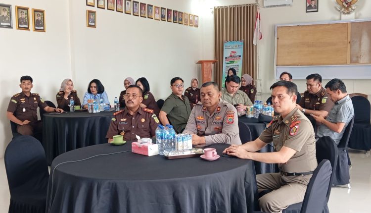 Wakili Wali Kota, Kasat Pol-PP Kotamobagu Hadiri Sosialisasi UU KUHP