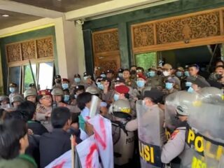 Aksi HMI Bangkalan Berujung Ricuh, Massa Kecewa Bupati Tak Temui Pendemo