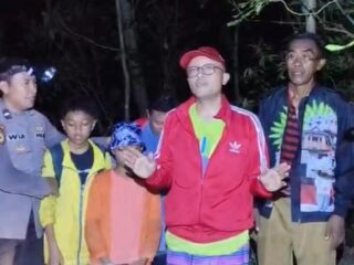 Empat Wisatawan Asal Sidoarjo Tersesat di Jalur Hutan Bawean