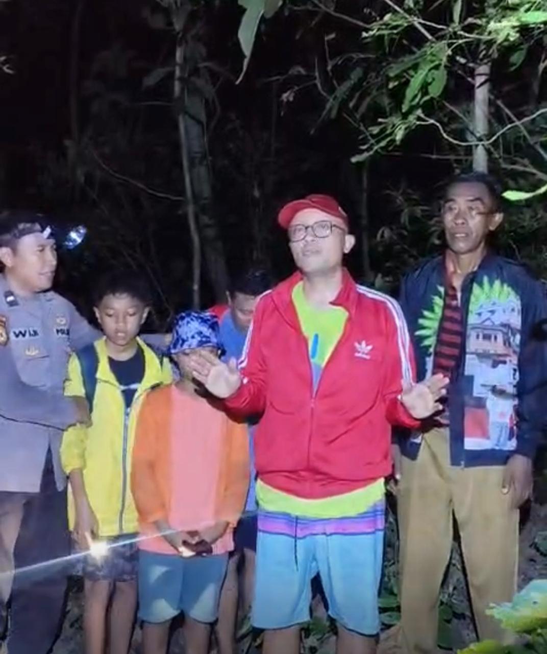Empat Wisatawan Asal Sidoarjo Tersesat di Jalur Hutan Bawean