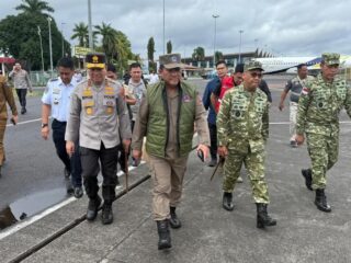 Gubernur Yulius Tinjau Lokasi Bencana Banjir Siau 